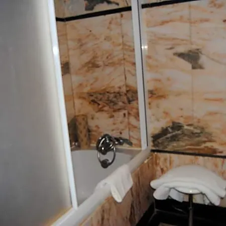 Peninsular- Hotel 2*